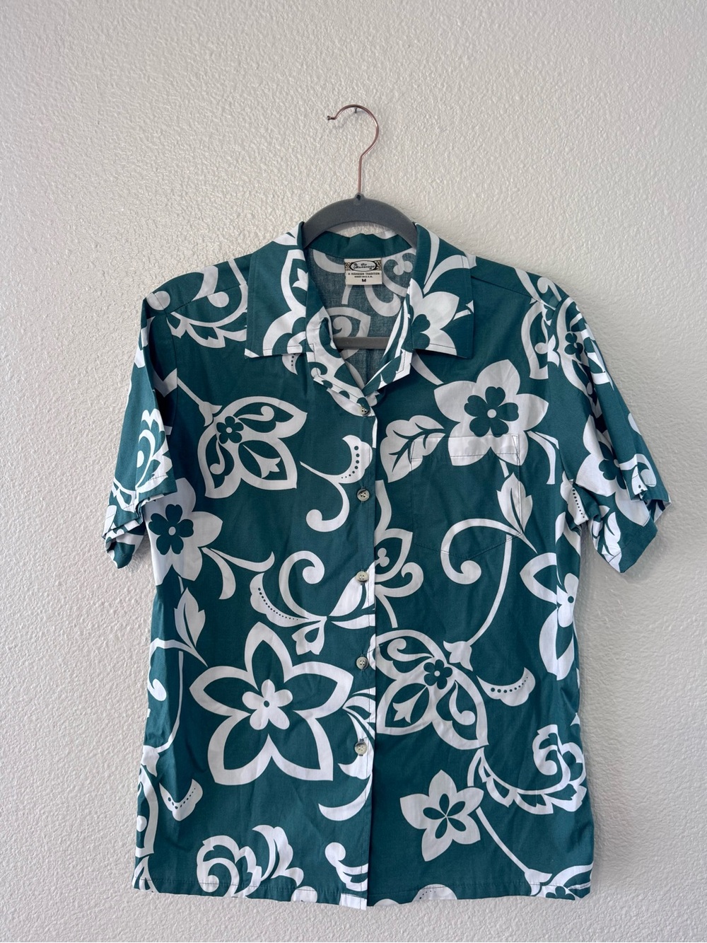 Go Barefoot Hawaiian Shirt Teal White Floral Button Front Aloha Top Medium USA
